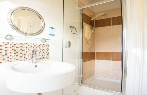 Summertown Bed & Breakfast | OYO Lina Guest House