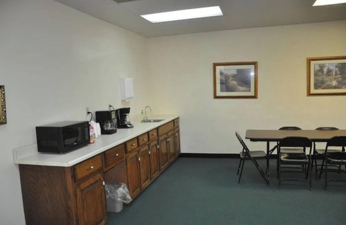 Malden Hotel | OYO Malden Airport Inn