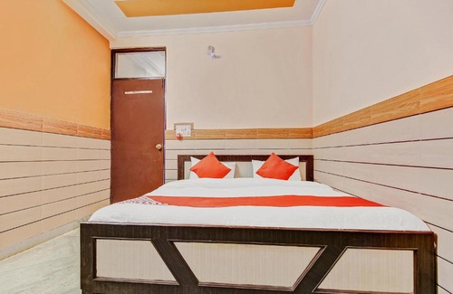 Delhi Hotel | OYO Park View Guest House Near EDM Mall