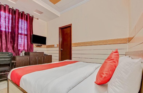 Delhi Hotel | OYO Park View Guest House Near EDM Mall