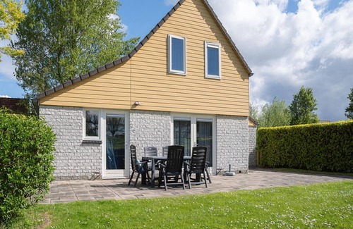 Wemeldinge House | Oyster Coast: Sauna and Family Charm