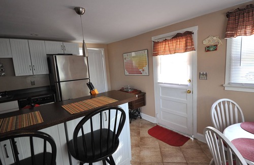 Rock Hall Cottage | Oyster Cottage - walk to shops , Mainstay music venue and the Bay!