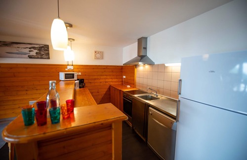 Oz Ski Chalet | Oz/Alpe d'Huez 200m slopes, up to 25pers, Jacuzzi, rooms with bathroom