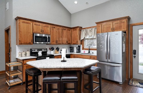 Hollister House | Ozark Mountain Lodge