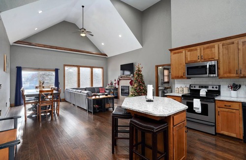 Hollister House | Ozark Mountain Lodge