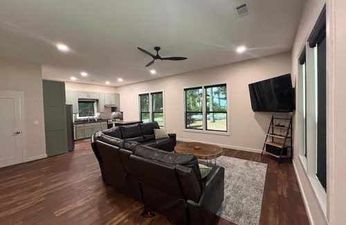 Jasper House | Ozark Vista Retreat - Ozark views and modern style