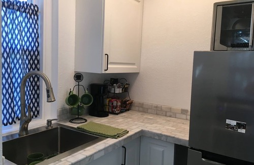 Ozona Apartment | Ozona Guesthouse! 3 Blocks to Pinellas Trail, Brewery, Eats, & Dog Friendly!