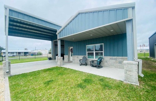 Port O Connor House | P.O.C TASTEFUL BARNDO- BRING BOAT AND FAMILY! PERFECT LOCATION!