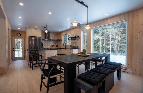 Saint-Raymond Ski Chalet | P'tit Plateau|Valley Bras du Nord|Vu|Sauna|River|Fire Place|EV Charger|Bike|SUP