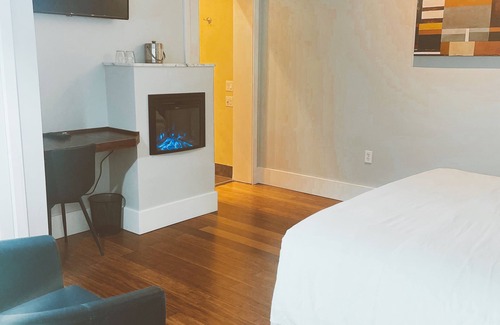 Downtown Santa Cruz House | Pacific Blue Inn