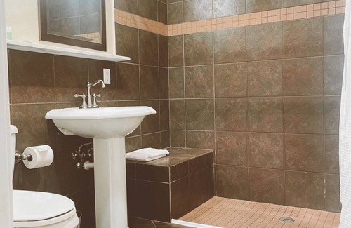 Downtown Santa Cruz House | Pacific Blue Inn