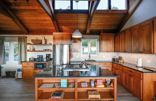 Manchester House | 'Pacific Coast House' w/Private Hot Tub!
