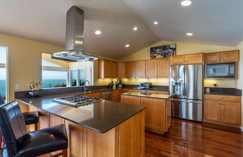 Westhaven-Moonstone House | Pacific Dream - Luxury Cliffside Oasis w/Hot Tub!