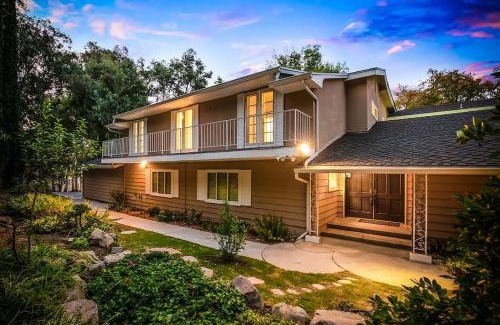 Calabasas House | Pacific Dreams at Woodland Hills - 8 BR with Pool & Hot Tub
