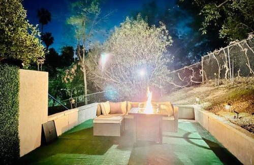 Calabasas House | Pacific Dreams at Woodland Hills - 8 BR with Pool & Hot Tub