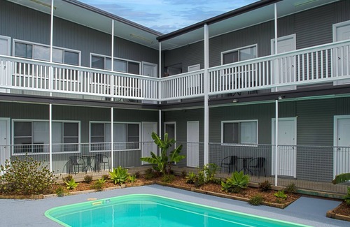 Forster House | Pacific Motel 06 - Free WiFi