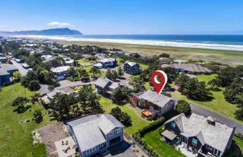 Gearhart House | Pacific Northwest Beach House 5G EV Charger Dog
