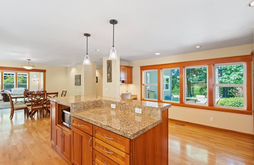West Haven-Sylvan House | Pacific Northwest Retreat. 5 miles to Downtown PDX. Close to High Tech