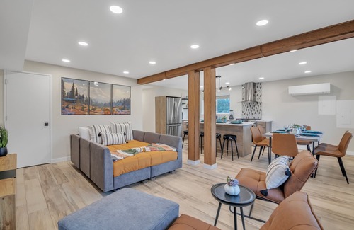 Tukwila House | Pacific Northwest Retreat Duplex 3min from Seattle by RedAwning