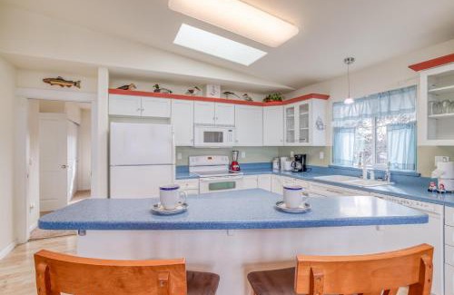 Bayshore House | Pacific Ocean Blue