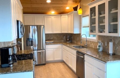 Logsden House | Pacific Ocean Dream Home Family and dog friendly walk to beach, food, & shopping