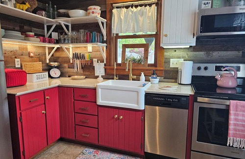 Quarryville House | Pack House Cottage Lancaster County PA 2 Bed 2 Bath House & Garden