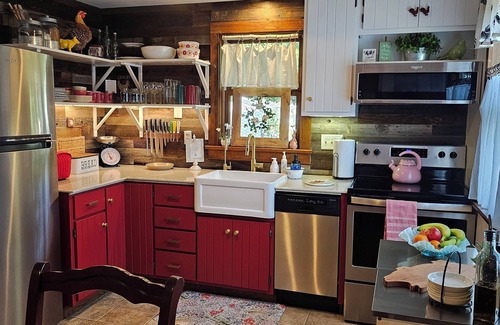 Quarryville House | Pack House Cottage Lancaster County PA 2 Bed 2 Bath House & Garden