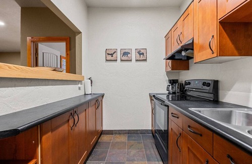 East Kootenay Hotel | Paddlers Inn - Angler`s Suite | Close to Lake/Fish
