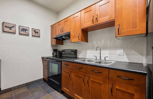East Kootenay Hotel | Paddlers Inn - Angler`s Suite | Close to Lake/Fish