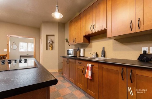 East Kootenay Hotel | Paddlers Inn - Guide's Suite | Rustic | Charming