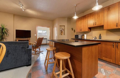 East Kootenay Hotel | Paddlers Inn - Guide's Suite | Rustic | Charming