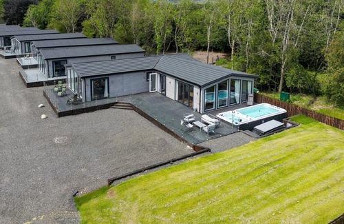 Perth Villa | Paddock Lodges| Executive 4 Bed Villa