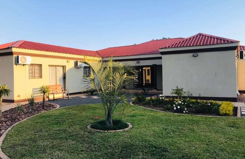 Palapye House | Pahotel Bed & Breakfast