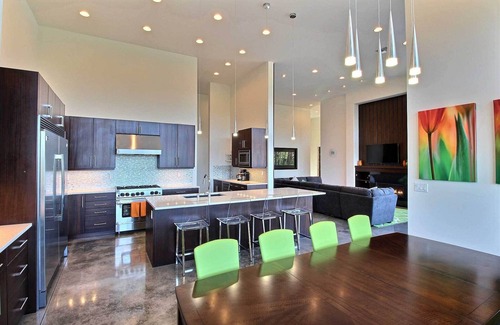 White Salmon House | 'Pahto's Retreat' Luxe White Salmon Home: Hot Tub