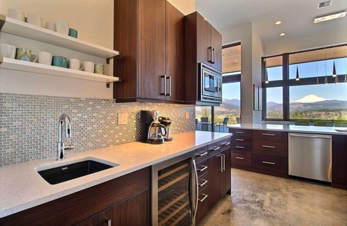White Salmon House | 'Pahto's Retreat' Luxe White Salmon Home: Hot Tub