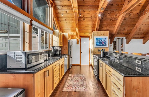 Tahoe City House | Paige Meadows Hideaway with Hot Tub