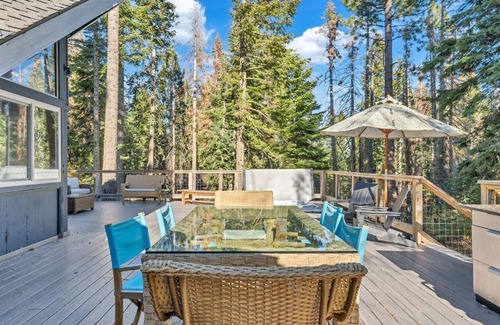 Tahoe City House | Paige Meadows Hideaway with Hot Tub