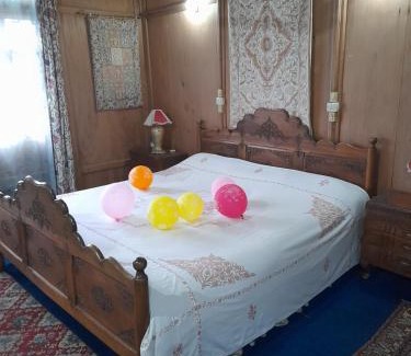 Nagin Bagh Hotel | Palace Heights Houseboats