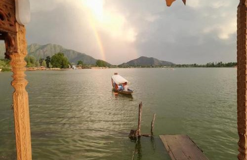 Nagin Bagh Hotel | Palace Heights Houseboats