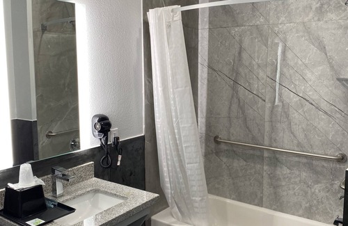Barrett Hotel | Palace Inn Crosby