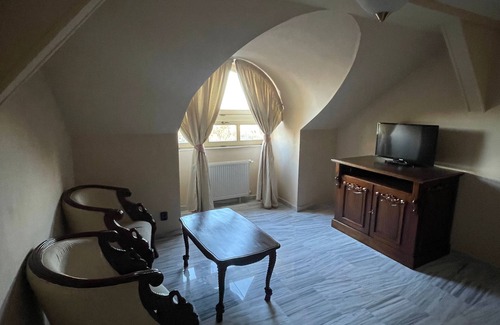 Jiloviste Hotel | Palace Inn