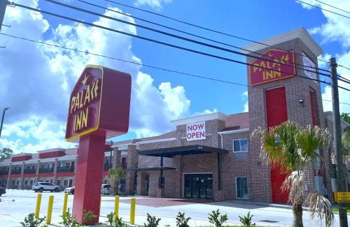 Iowa Colony Hotel | PALACEINN-ARCOLA