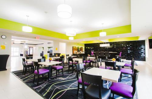 Barker Hotel | Palacio Royale Inn Boutique Katy