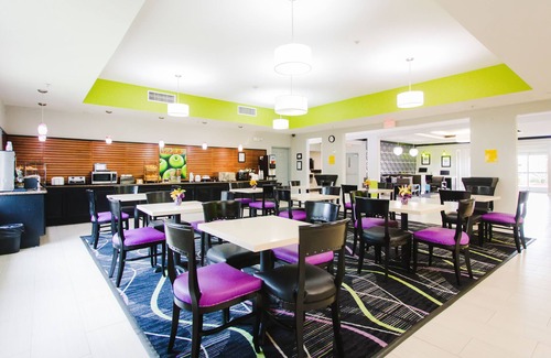 Barker Hotel | Palacio Royale Inn Boutique Katy