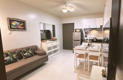 Puerto Princesa City Centre Condo | Palawan 2BR Condominium with FREE Swimming Pool, Gym & Parking - 5Kunzite