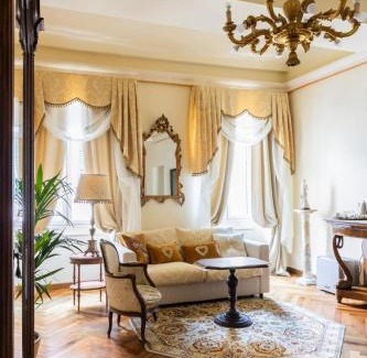 Sarzana House | Palazzo Lari Sarzana