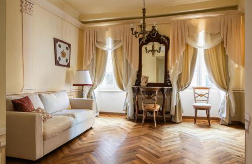 Sarzana House | Palazzo Lari Sarzana
