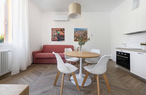 San Donato-San Vitale Apartment | Palazzo Pedretti 102, Brand New Apt Close To Centre By Halldis