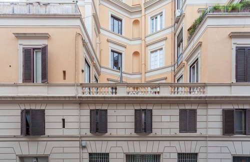 Rione IX Pigna Apartment | Palazzo Sant'Elena - by OpenRoma