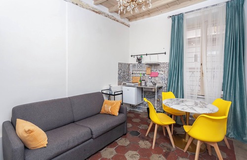Rione IX Pigna Apartment | Palazzo Sant'Elena - by OpenRoma